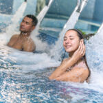 A világ 5 különleges medencéje, ahol az úszás élménye túlmutat a hűsölésen