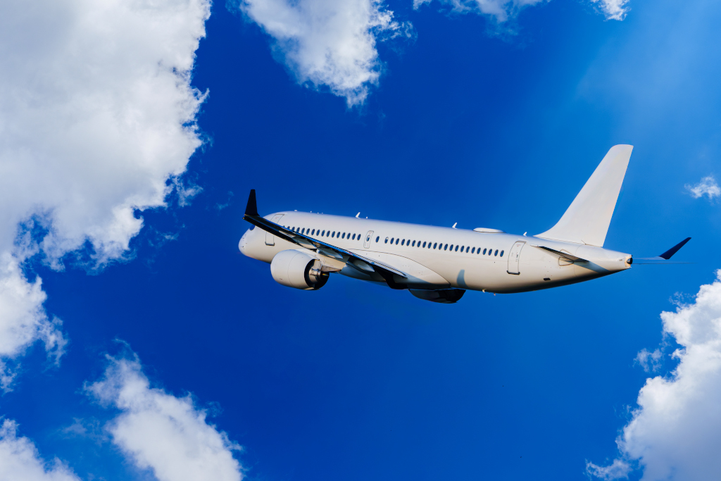 Elképesztő sebességgel repült egy utasszállítógép a napokban! Mi volt a háttérben?