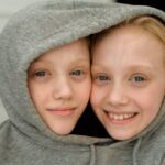 Egy test, két lélek, végtelen életszeretet: így élnek ma a világ leghíresebb sziámi ikrei