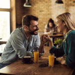 Ki fizet az első randin? A modern randizás egyik legmegosztóbb kérdése